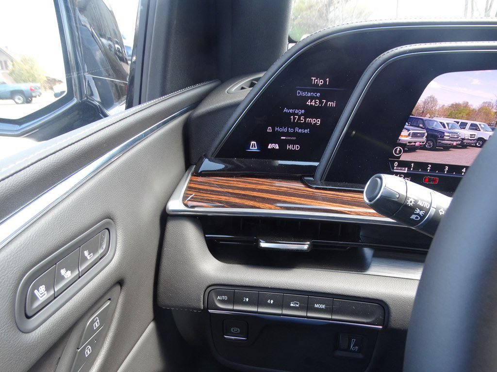 Used 2021 Cadillac Escalade Premium Luxury AWD/4WD image 18