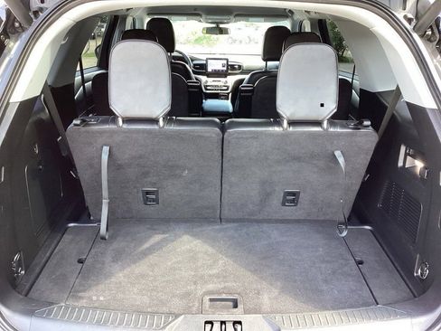 Used 2022 Ford Explorer XLT w/ Equipment Group 202A image 9