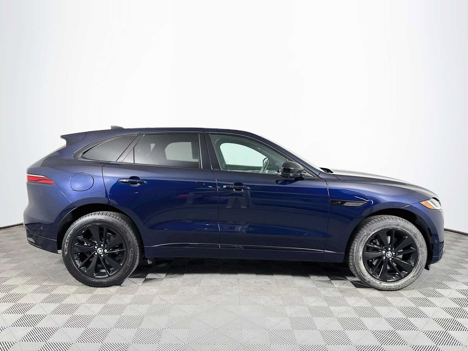 Used 2024 Jaguar F-PACE R-Dynamic S AWD/4WD image 4