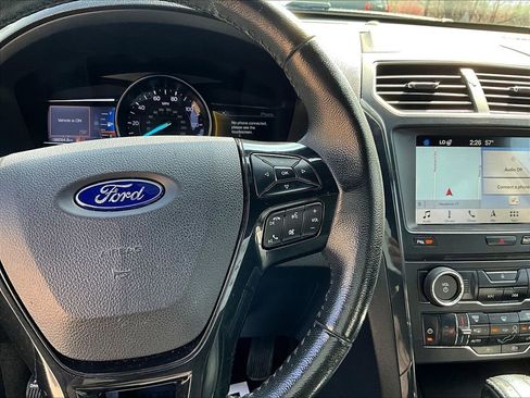 Used 2018 Ford Explorer XLT w/ Equipment Group 202A AWD/4WD image 14