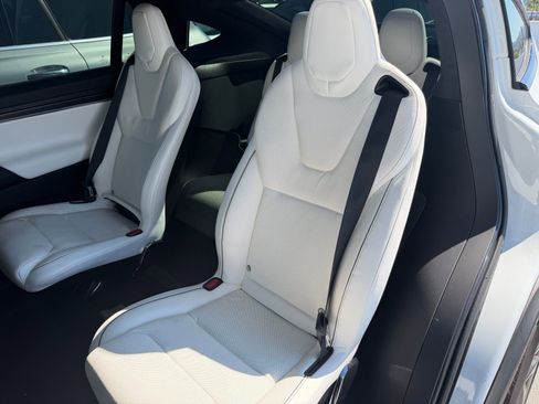 Used 2022 Tesla Model X Plaid image 6