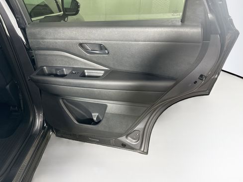 Used 2025 Nissan Pathfinder SV FWD image 32