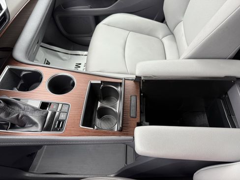 Used 2022 Toyota Sienna XLE image 23