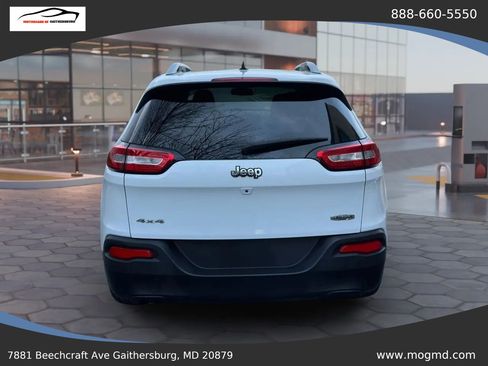Used 2017 Jeep Cherokee Latitude w/ Cold Weather Group AWD/4WD image 5