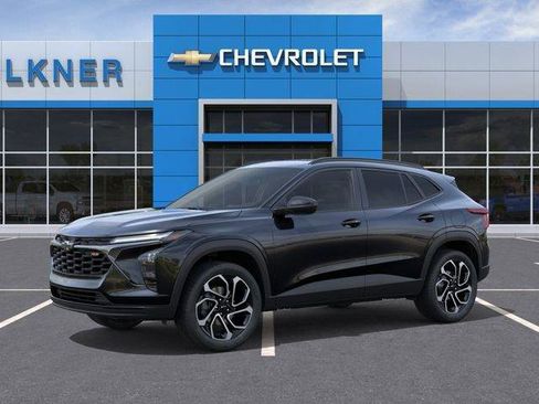New 2026 Chevrolet Trax RS w/ Sunroof Package FWD image 2