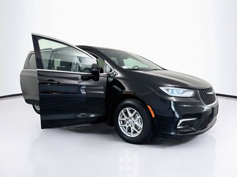 Used 2025 Chrysler Pacifica Select FWD image 21