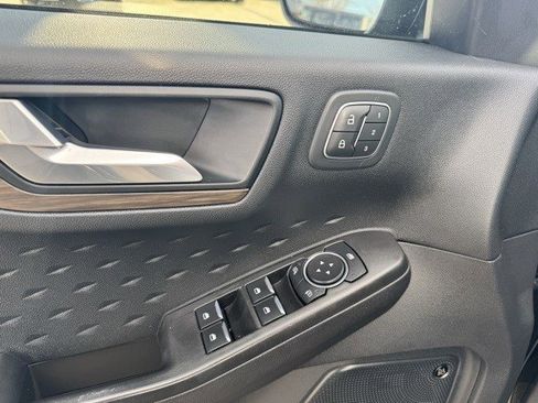 Used 2020 Ford Escape Titanium image 11