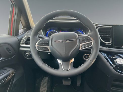 New 2026 Chrysler Pacifica Select image 12