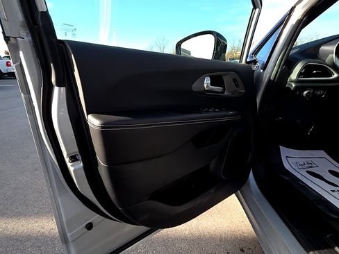 New 2026 Chrysler Pacifica Select w/ S Appearance Package image 14