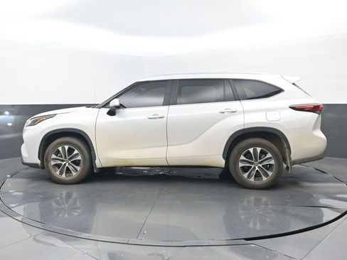 Used 2026 Toyota Highlander XLE image 7