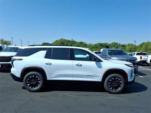 New 2026 Chevrolet Traverse Z71 w/ Driver Confidence Package image 2