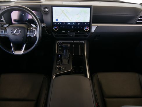 Used 2024 Lexus GX 550 w/ Cold Area Package AWD/4WD image 17