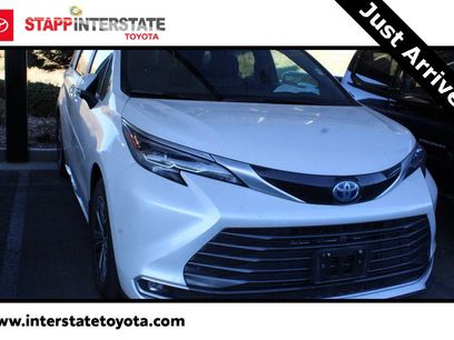 Used 2025 Toyota Sienna Platinum