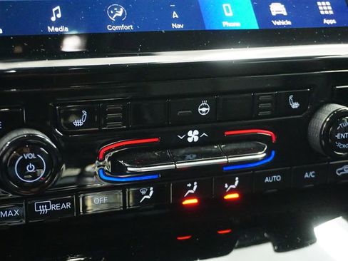 Certified 2023 Jeep Grand Cherokee Limited w/ Black Appearance Package image 28