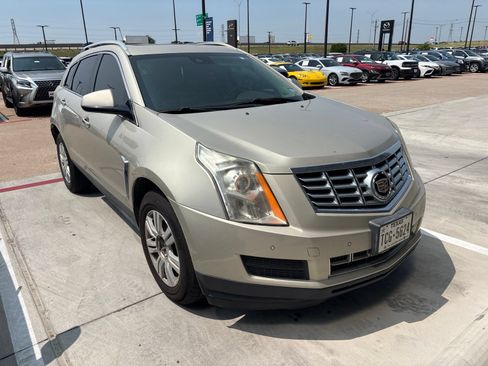 Used 2016 Cadillac SRX Luxury w/ Driver Awareness Package FWD image 3