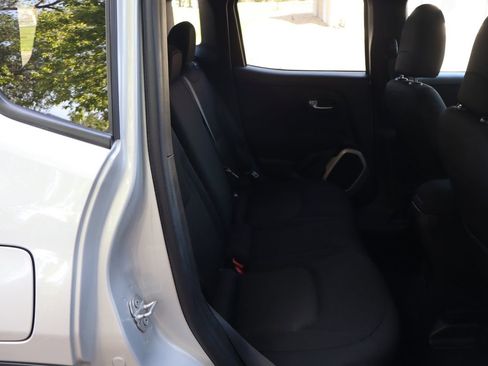 Used 2017 Jeep Renegade Latitude w/ Cold Weather Group AWD/4WD image 21