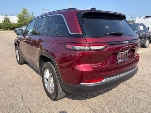 Used 2024 Jeep Grand Cherokee Laredo X AWD/4WD image 7