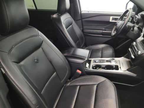 Used 2020 Ford Explorer XLT w/ Equipment Group 202A AWD/4WD image 21