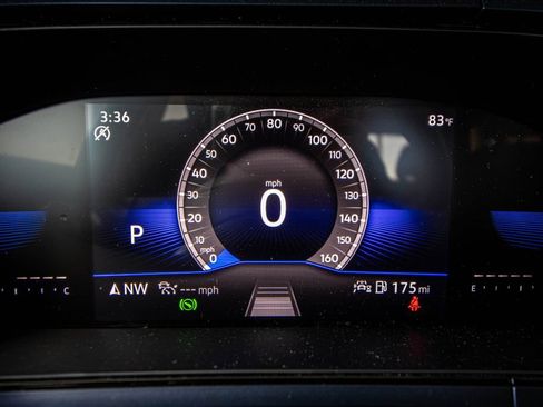Used 2023 Volkswagen Taos SE w/ Panoramic Sunroof Package FWD image 37