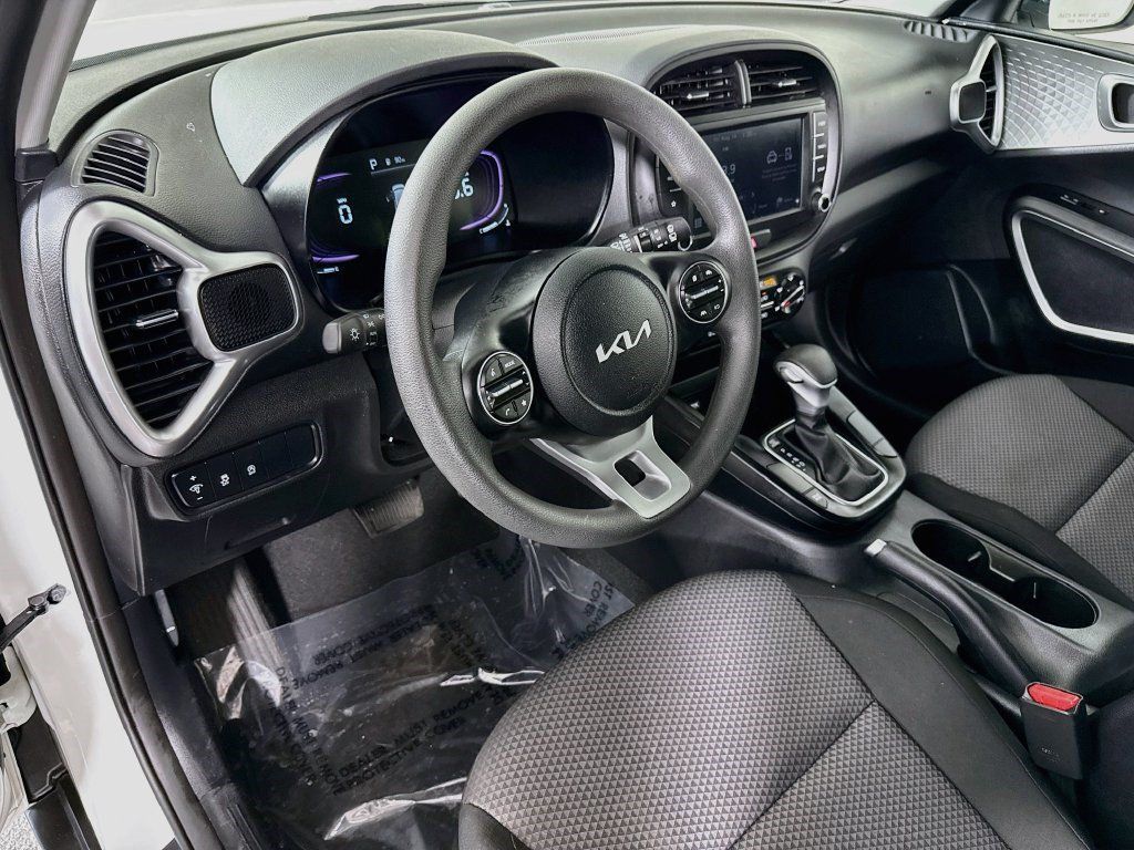 Used 2025 Kia Soul LX FWD image 21