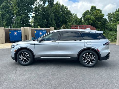 Used 2026 Lincoln Nautilus Premier w/ Equipment Group 102A AWD/4WD image 4