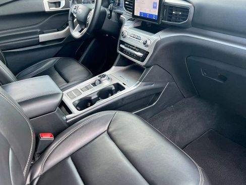 Certified 2022 Ford Explorer XLT w/ Equipment Group 202A image 18