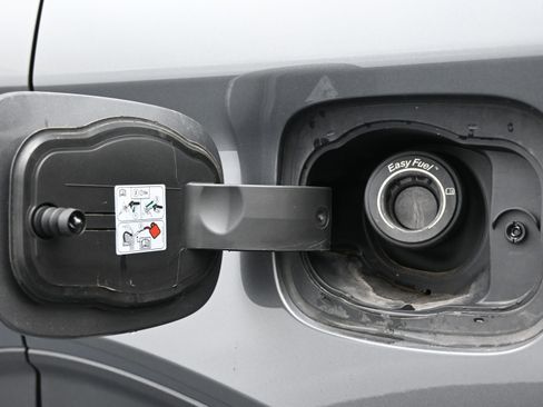 Used 2023 Ford Explorer XLT image 11