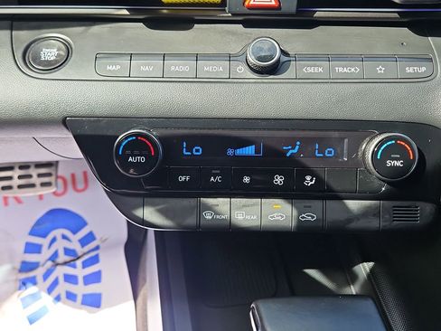 Used 2025 Hyundai Elantra SEL FWD image 18
