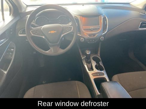 Used 2017 Chevrolet Cruze LT FWD image 5