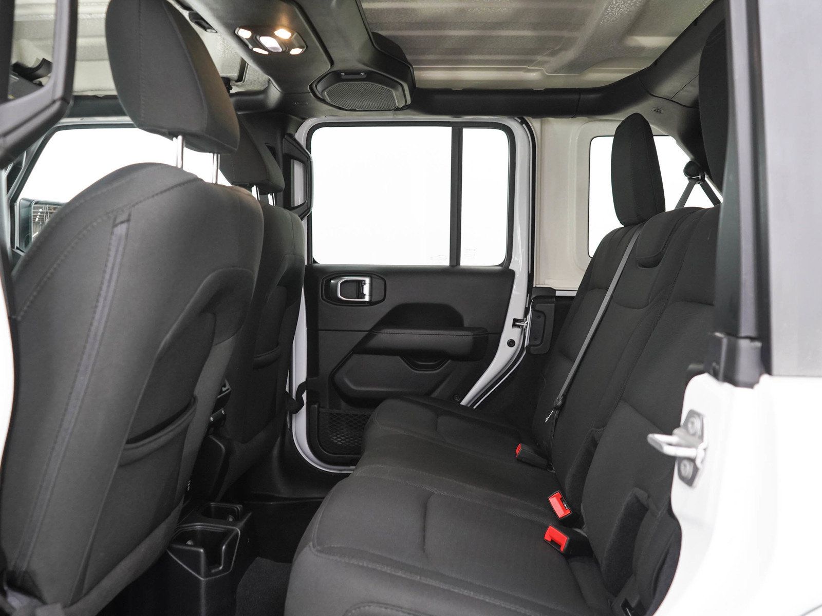 Used 2019 Jeep Wrangler Unlimited Sahara w/ Uconnect 4C Nav & Sound Group AWD/4WD image 14