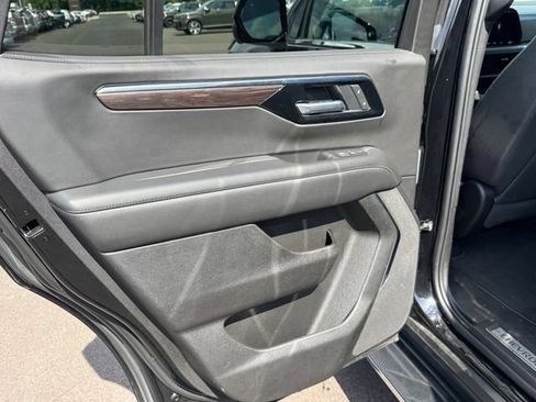Used 2025 Chevrolet Tahoe LT AWD/4WD image 17