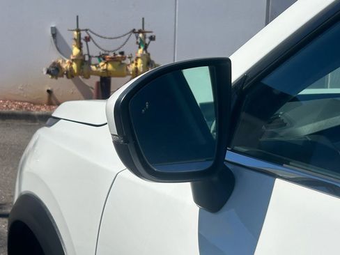 Used 2025 Nissan Pathfinder SV image 15