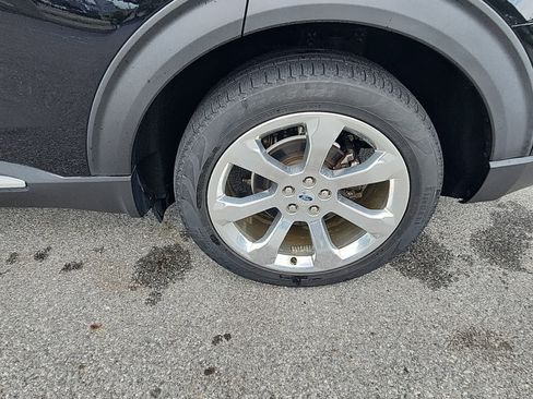 Used 2020 Ford Explorer Platinum w/ Premium Technology Package AWD/4WD image 31
