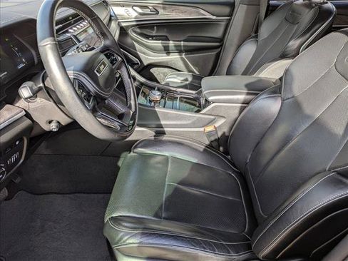 Used 2023 Jeep Grand Cherokee Overland w/ Advanced Protech Group III image 16