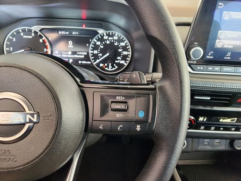 Used 2023 Nissan Rogue SV image 30