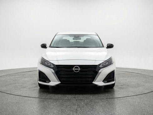 Used 2025 Nissan Altima 2.5 SV image 2