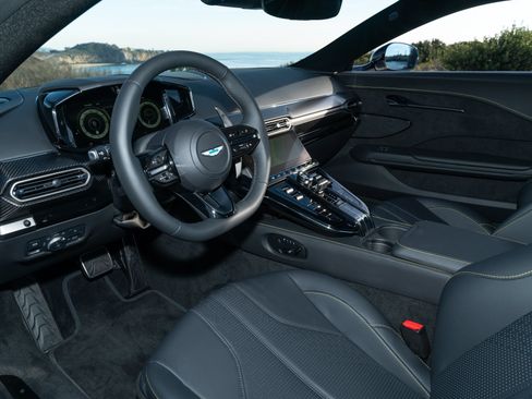 Used 2025 Aston Martin V8 Vantage Coupe RWD image 14