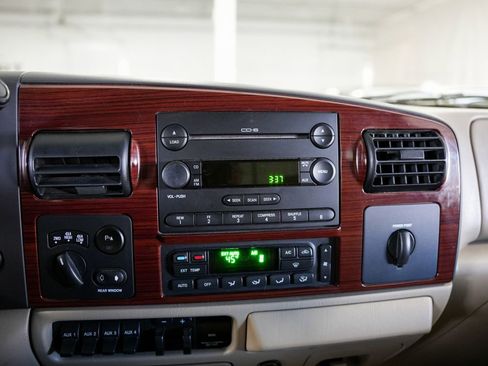 Used 2005 Ford F350 4x4 Crew Cab DRW Super Duty image 17