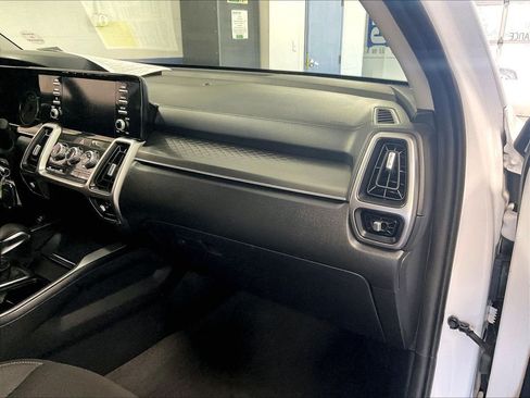 Used 2022 Kia Sorento LX FWD image 13
