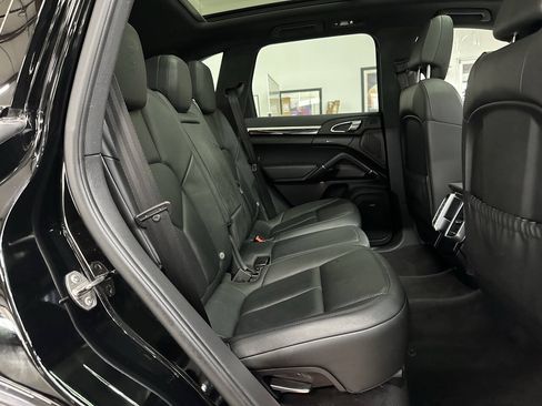 Used 2014 Porsche Cayenne Diesel AWD/4WD image 15