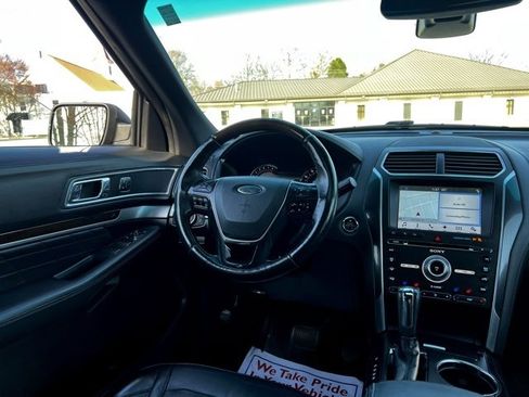 Used 2017 Ford Explorer Platinum image 33