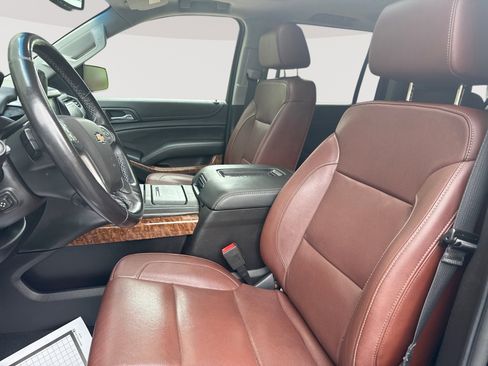 Used 2019 Chevrolet Suburban Premier w/ Premier Plus Edition AWD/4WD image 13