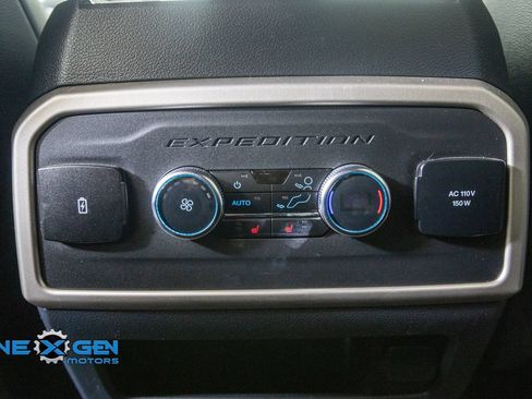 Used 2024 Ford Expedition Limited AWD/4WD image 32