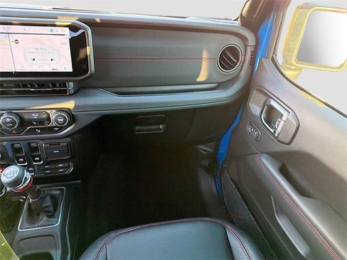 Used 2025 Jeep Wrangler Rubicon image 17