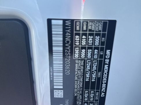 Used 2025 Mercedes-Benz Sprinter 2500 image 27