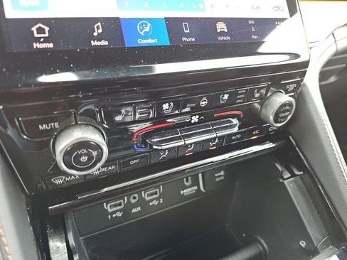 Used 2024 Jeep Grand Cherokee Summit image 24