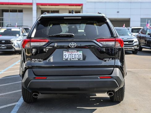 Certified 2022 Toyota RAV4 XLE w/ Convenience Package FWD image 24