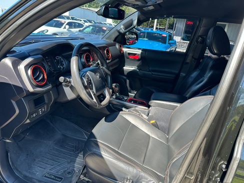 Used 2018 Toyota Tacoma TRD Pro AWD/4WD image 12