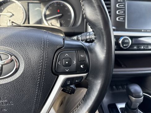 Used 2019 Toyota Highlander XLE image 20