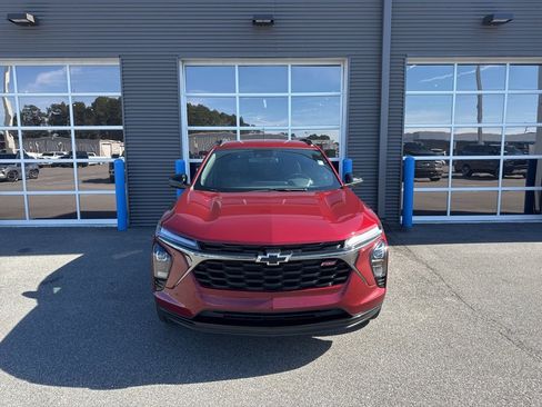 Used 2025 Chevrolet Trax RS w/ Driver Confidence Package image 5
